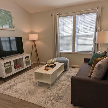Contemporary 2-Bedroom Close To Downtown, Dining Eugene Buitenkant foto