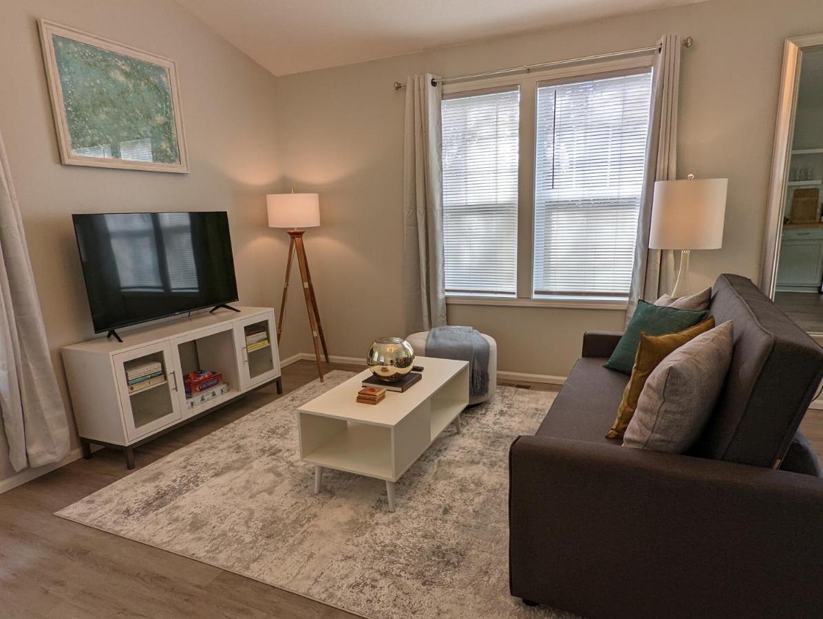 Contemporary 2-Bedroom Close To Downtown, Dining Eugene Buitenkant foto