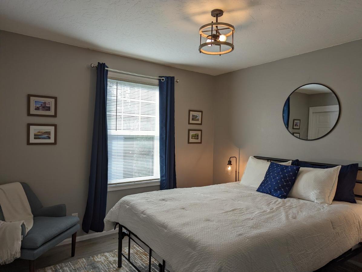 Contemporary 2-Bedroom Close To Downtown, Dining Eugene Buitenkant foto