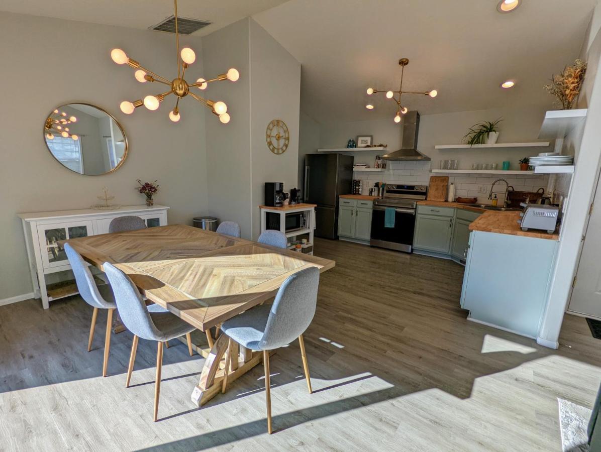 Contemporary 2-Bedroom Close To Downtown, Dining Eugene Buitenkant foto